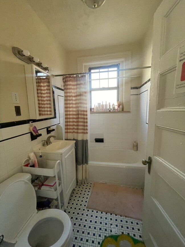 Photo - 49 Babcock St Unidad 3