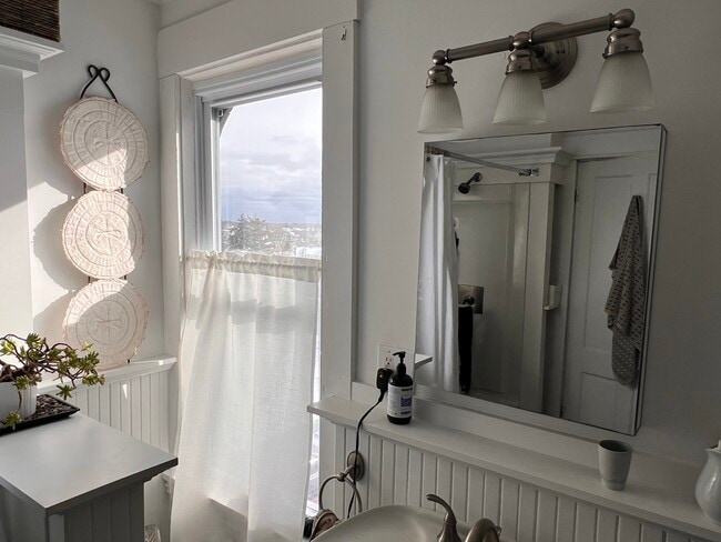 Photo - 38 Summer St Unit Summer Street, 3rd Floor