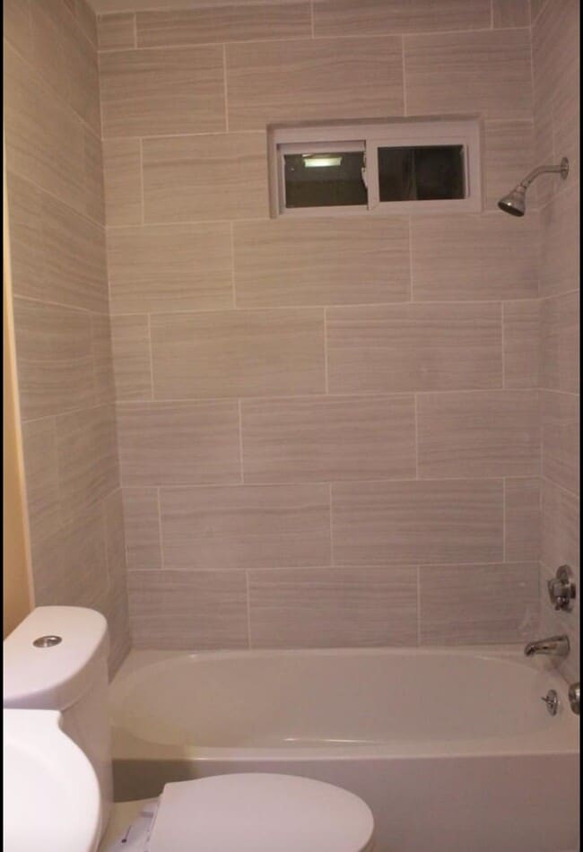 Photo - 240 Centre St