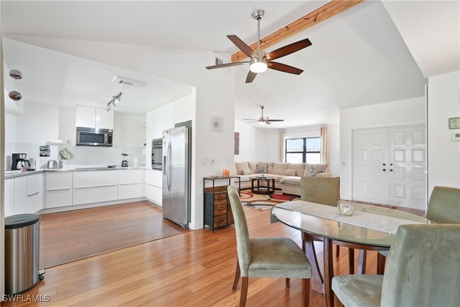 Building Photo - 4775 Lakewood Blvd Unit H2