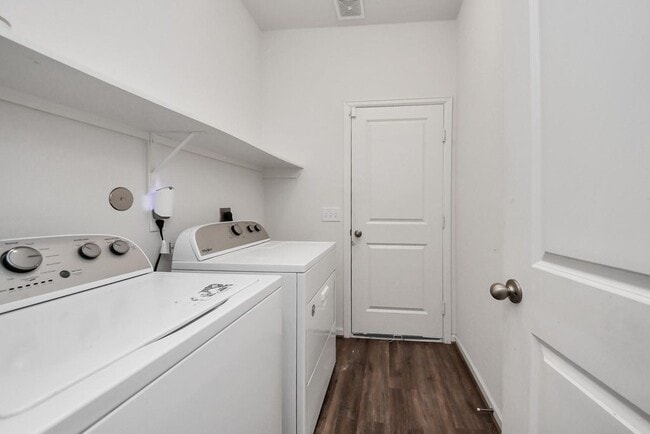 Photo - 1060 Fraser Fir Ln