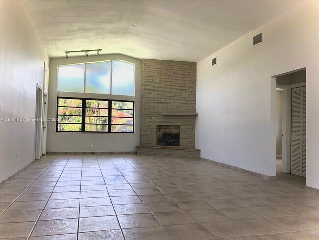 Photo - 2560 NE 200th St