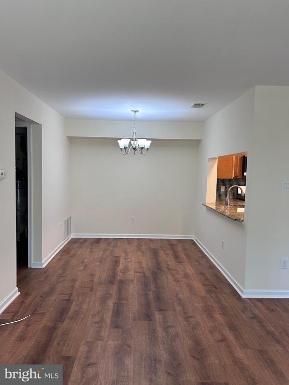 Photo - 5107A Adelaide Dr