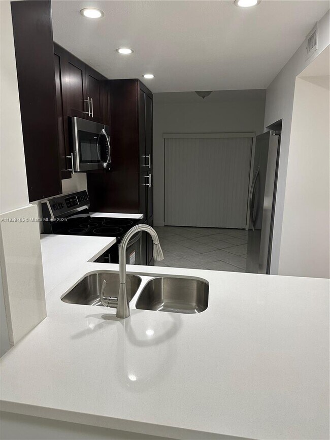 Photo - 658 NE 195th St