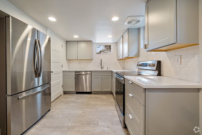 Building Photo - 4451 N Clay St Rental