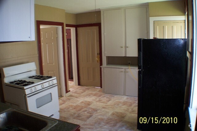 Building Photo - 10 E Green St Unit Apt 1
