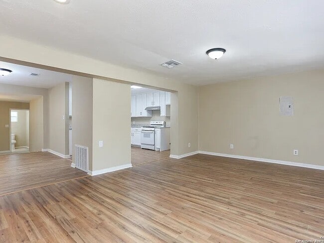 Building Photo - 2623 Irwin Dr Rental