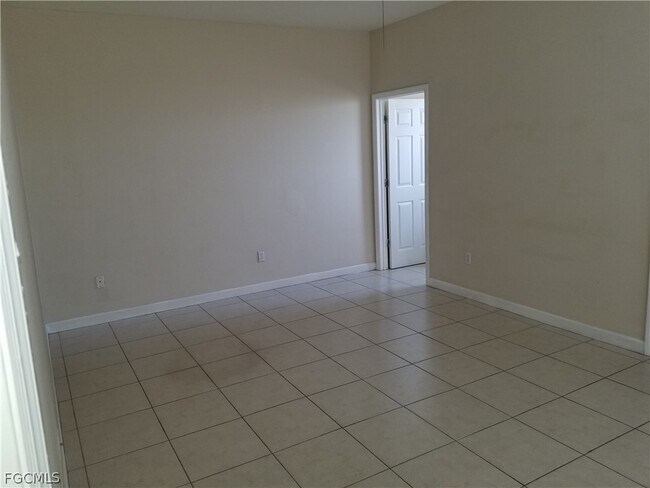 Photo - 251 SW 4th St