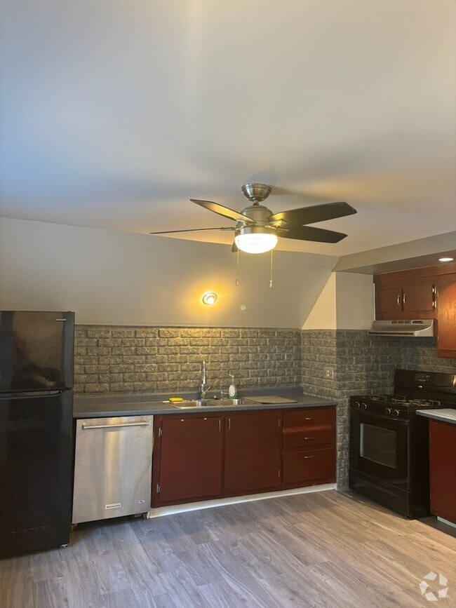 Building Photo - 140 Benton St Unit 140 Rental