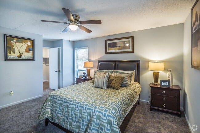 2 BR, 2 BA - 1050 SF - 2nd Bedroom