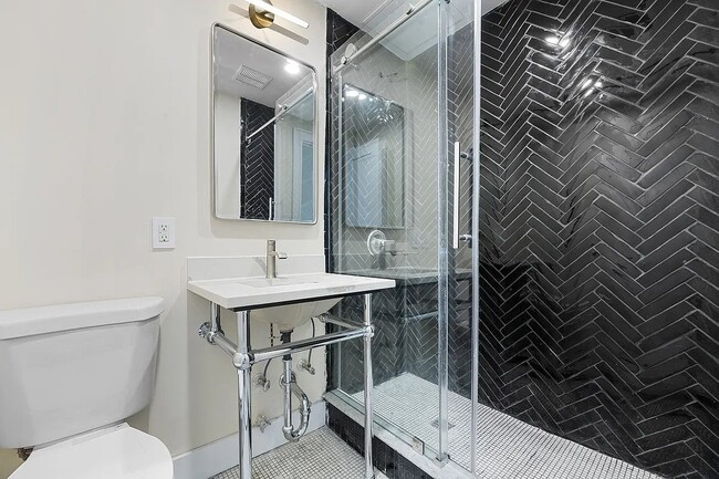 Photo - 138 E 38th St Unidad 7F