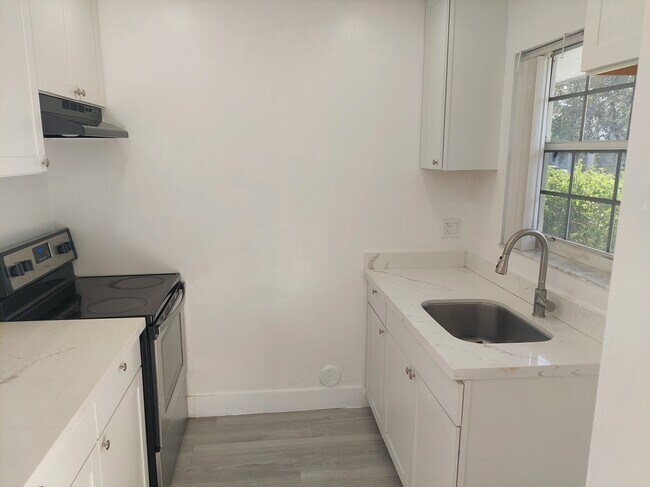 Photo - 2319 Johnson St Unit 4