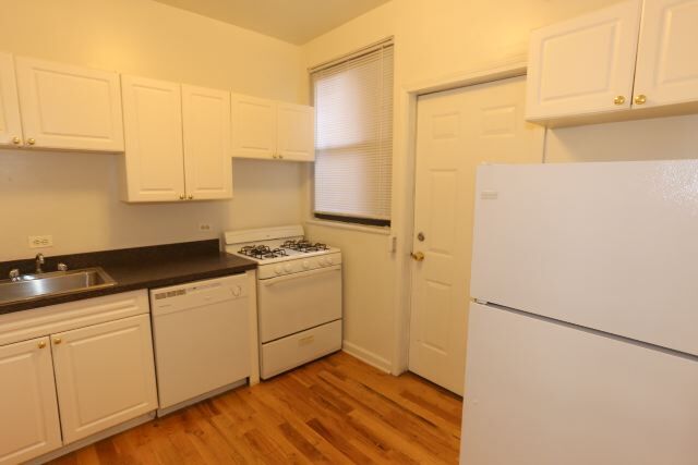 Photo - 3720 N Pine Grove Ave Unit E3