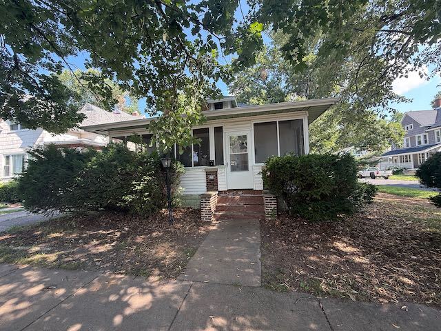 Building Photo - 1601 W Ayres Ave