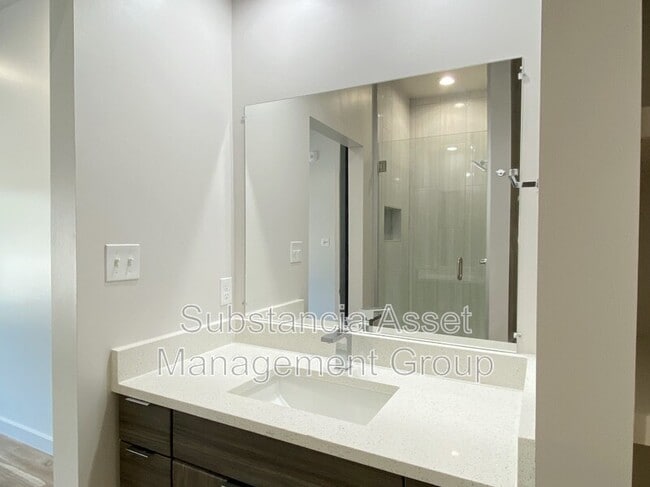 Photo - 1683 Midtown Pl