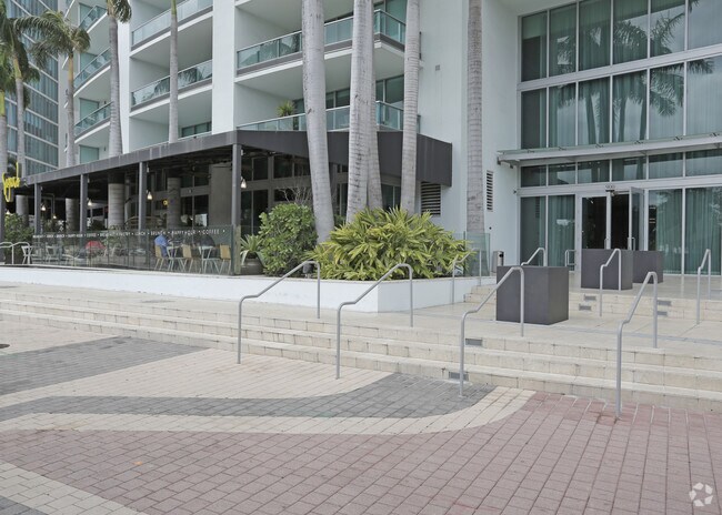 Photo - 900-990 Biscayne Blvd