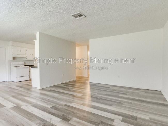 Photo - 14222 NE 4th St