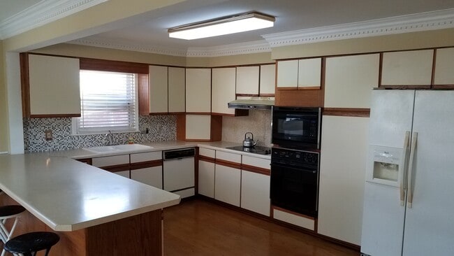 Photo - 2512 Burgundy Dr