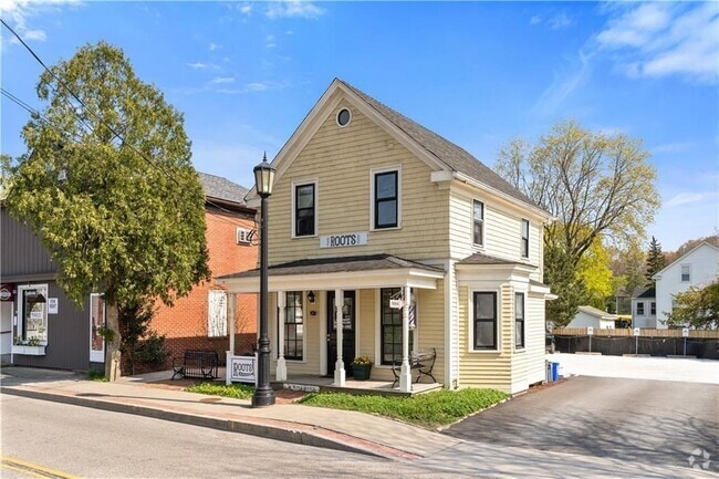 Building Photo - 74 Maple Ave Unit 1 Rental