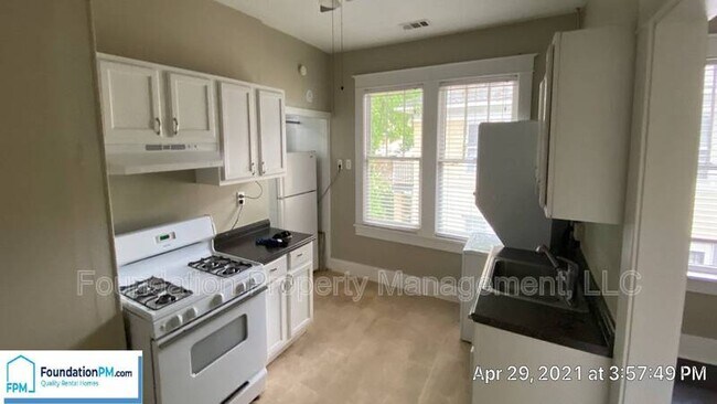 Photo - 1758 Lawrence Ave