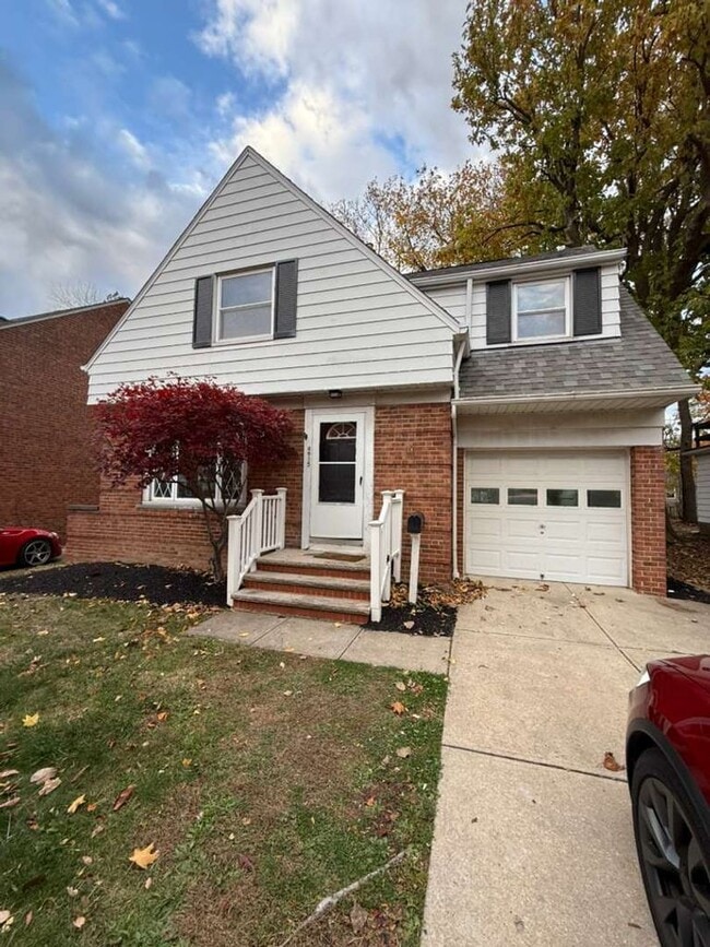 Photo - Updated 3-Bedroom Home in Lyndhurst Schools | Yard + Garage