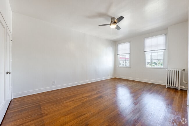 Studio, 1BA - 500SF - Living Room