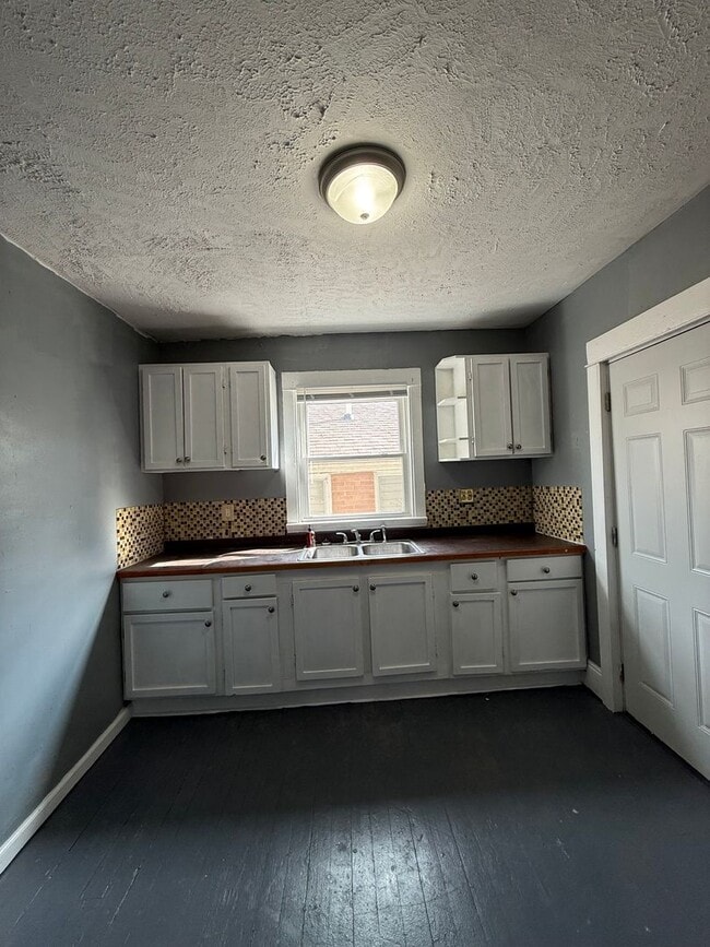 Photo - Spacious 2 bedroom home