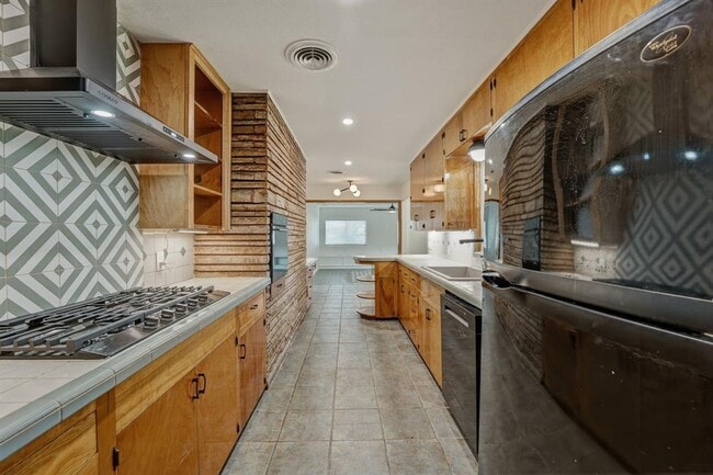 Building Photo - 502 Sunrise Cir