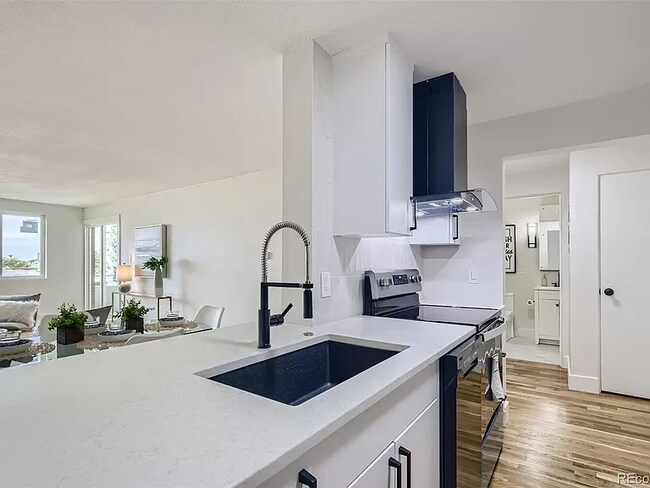 Photo - 1200 Emerson St Unidad 403 Rental