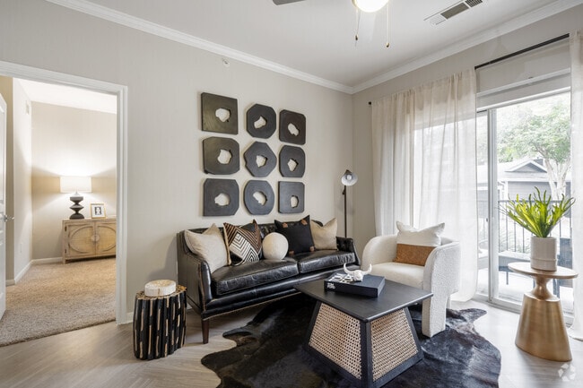 2BR, 2BA - 998SF