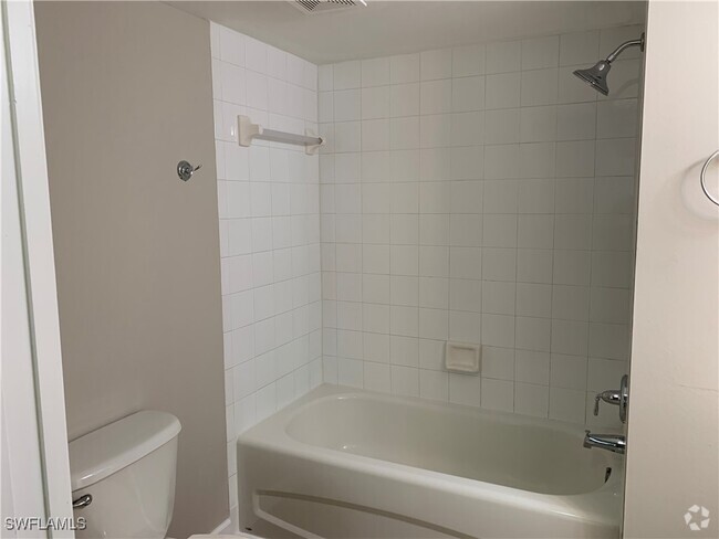 Building Photo - 1250 Wildwood Lakes Blvd Unit 101 Rental