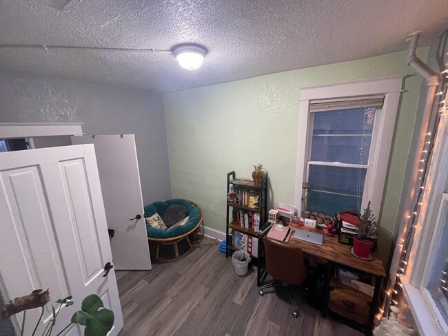 Photo - 1725 W 1st St