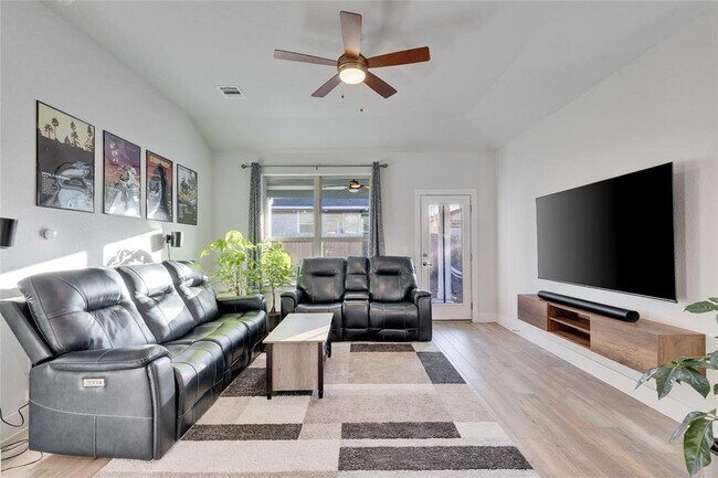 Photo - 8607 Cottage Rose Dr