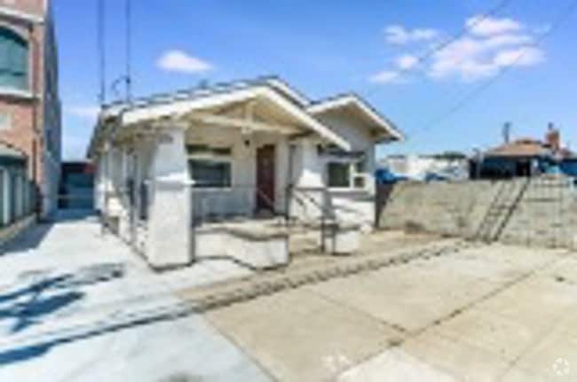 Building Photo - 2431 Clement Ave Rental