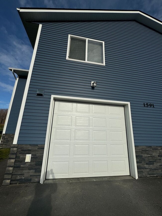 Building Photo - 1591 N Tinitun Cir Unit A