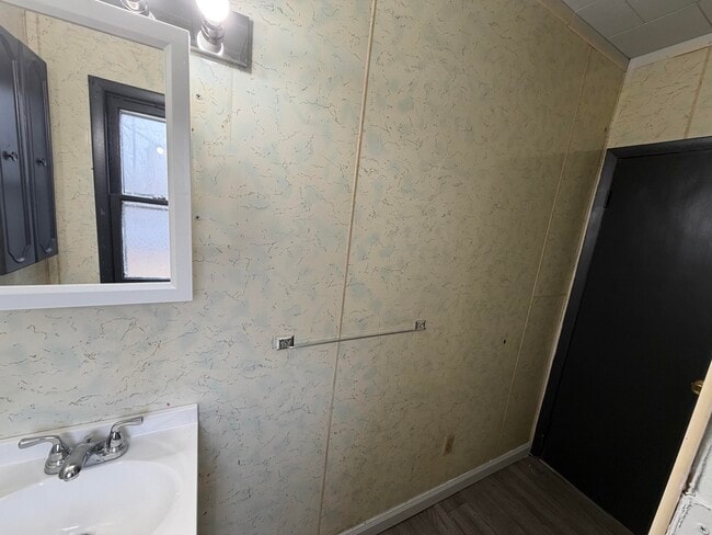 Photo - 1002 Williams-W