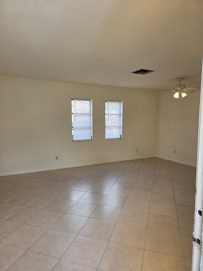 Photo - 1214 SE 8th St Unit Apt 7