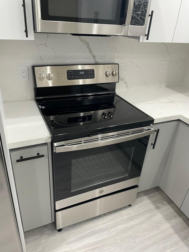 Stove - 1110 SW 31st St