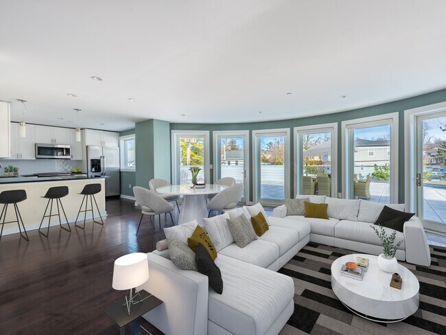 433 Main St Unit 206