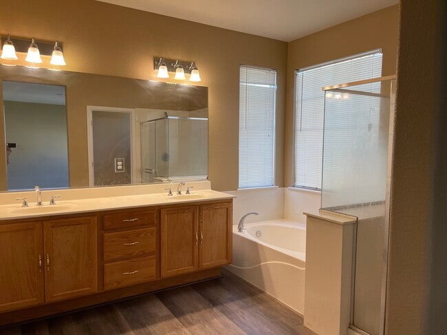 Photo - 157 Maidenhair St