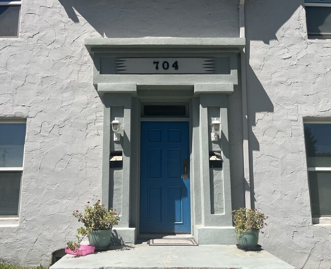 Photo - 2 bed, 1 bath located in Corona! Unidad Apt B