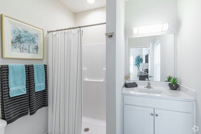 2BR, 2BA - 1,060SF - Second Bathroom