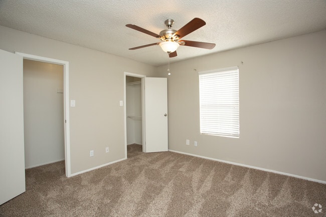 1BR, 1BA - 682SF Bedroom
