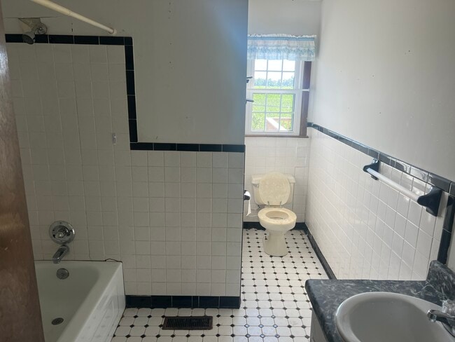 Photo - 4103 Happy Valley Rd