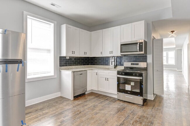 Photo - 2935 N Lawndale Ave Unit 3