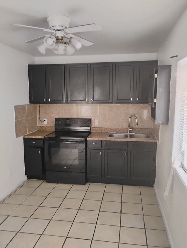 Photo - 3233 W Melvin St