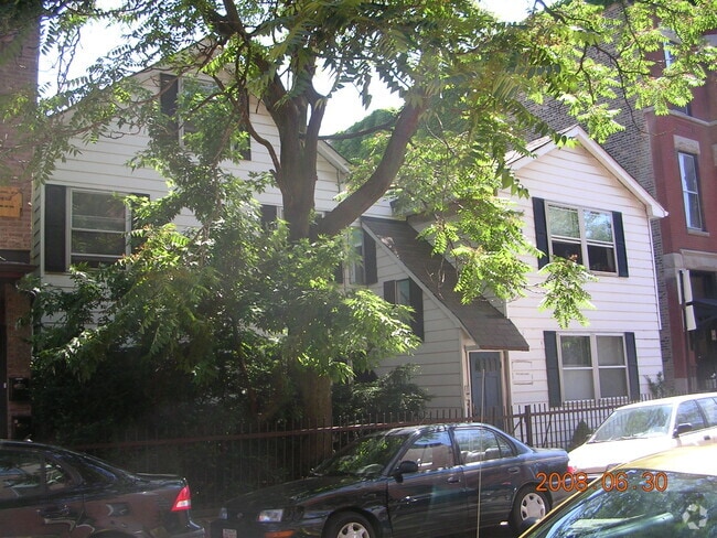 Building Photo - 231 W Menomonee St Unit 2R Rental