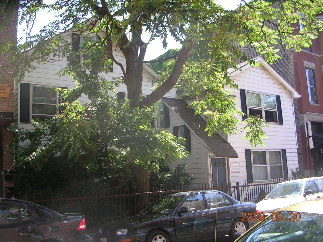Photo - 231 W Menomonee St (Chicago, IL)