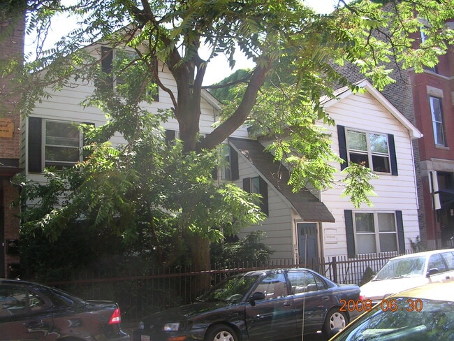 Building Photo - 231 W Menomonee St Unit 2R Rental