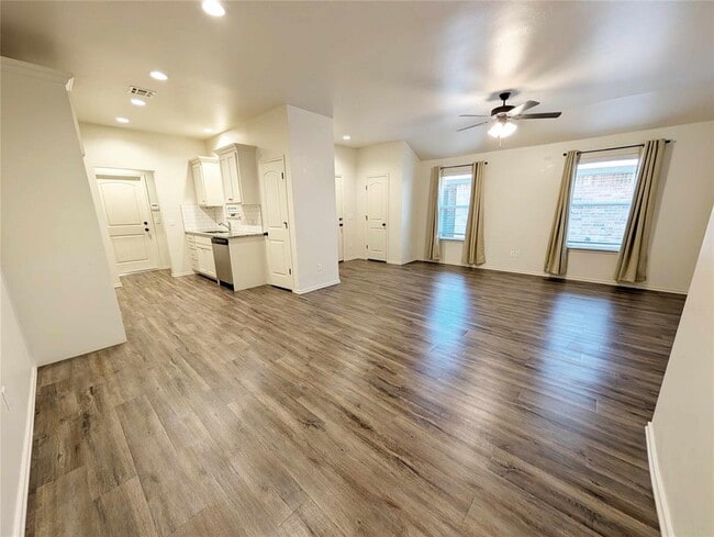 Photo - 425 Chalk Hill Ct